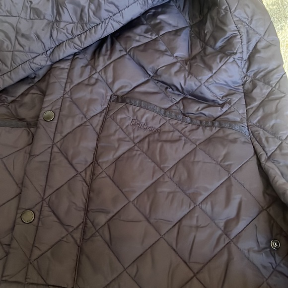 Unisex Barbour jacket. Excellent condition. - Picture 4 of 4